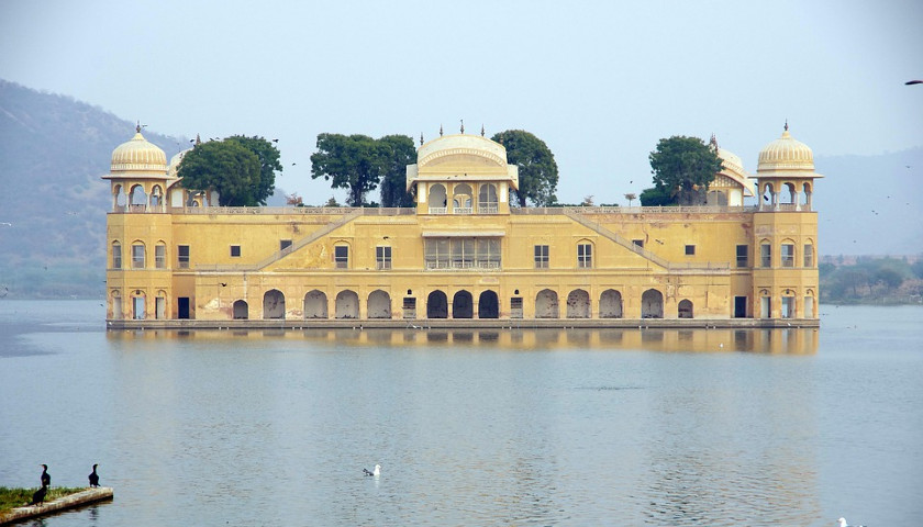 Jal-Mahal-Jaipur-Tours