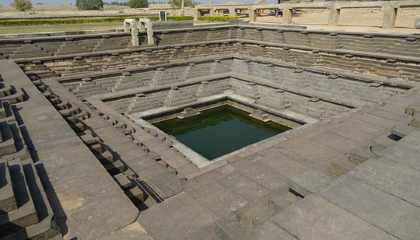 stepped-tank-Hampi-Tours