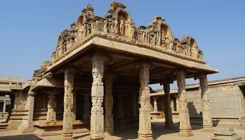 Hazara-Rama-Temple-Hampi-Tours