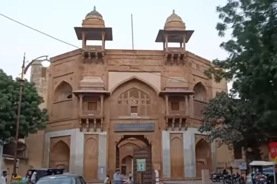 Akbari Fort & Museum