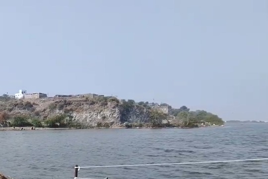 Lalpari Lake