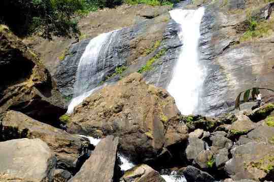 Keezharkuthu Falls