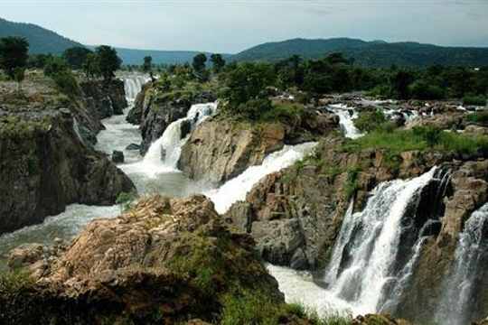 Aruvikkuzhi Waterfalls