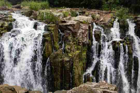 Puliyancholai Falls